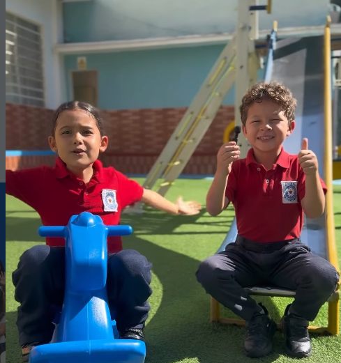 Estudiantes de educación inicial en un espacio recreativo
